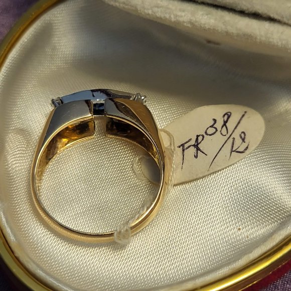 14K Gold Ring with saphire and diamonds - Picture 9 of 16